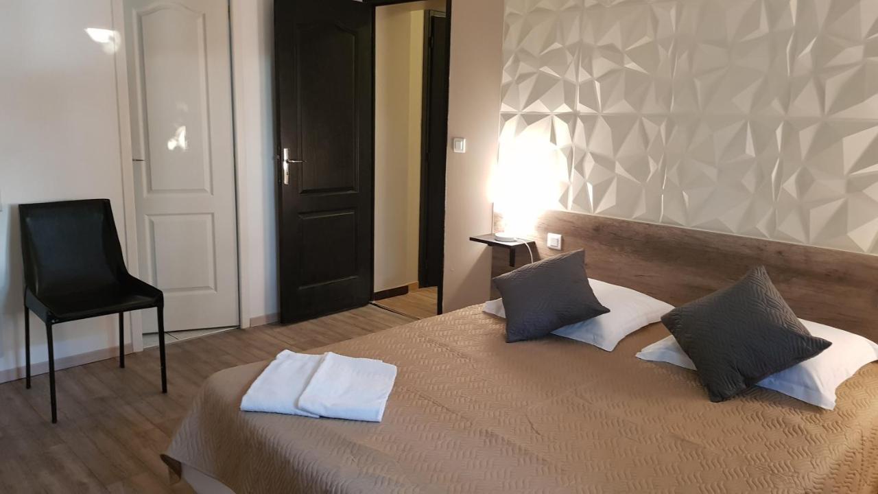 Hotel Les Lodges D'Eauze Esterno foto